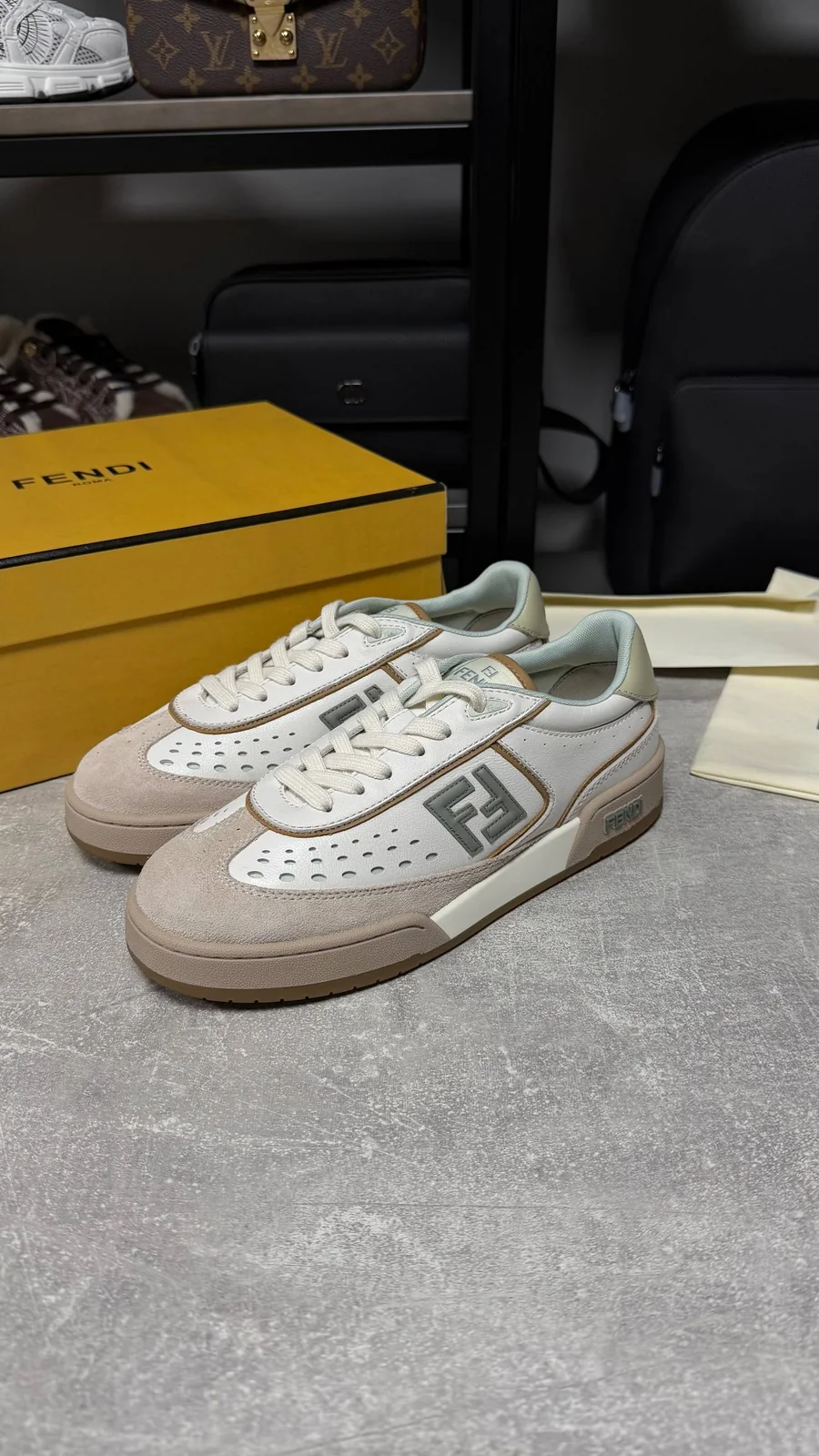 Жіночі кросівки - Fendi